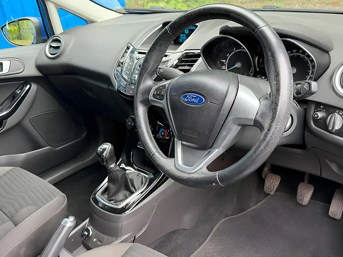 Used 2013 Ford Fiesta Zetec Blue - Interior and Exterior details 18