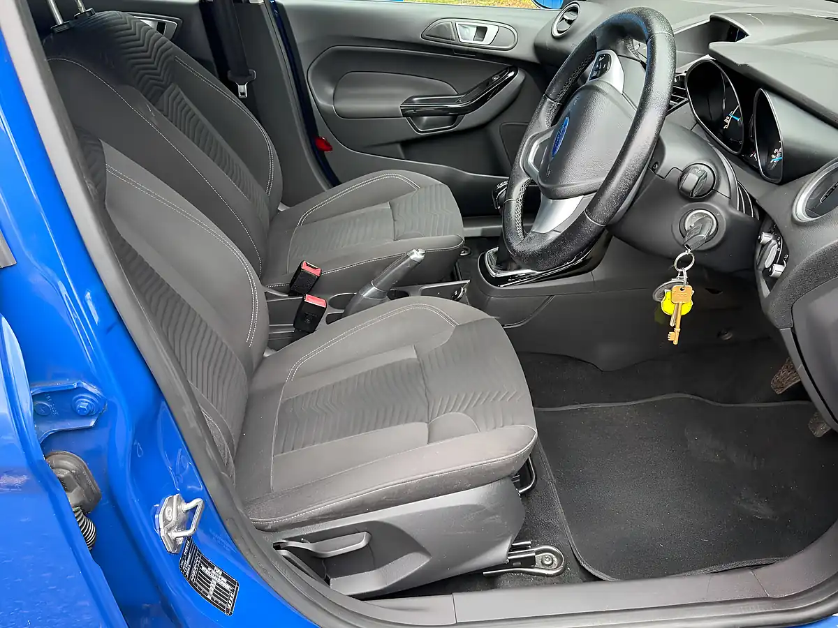 Used 2013 Ford Fiesta Zetec Blue - Interior and Exterior details 8
