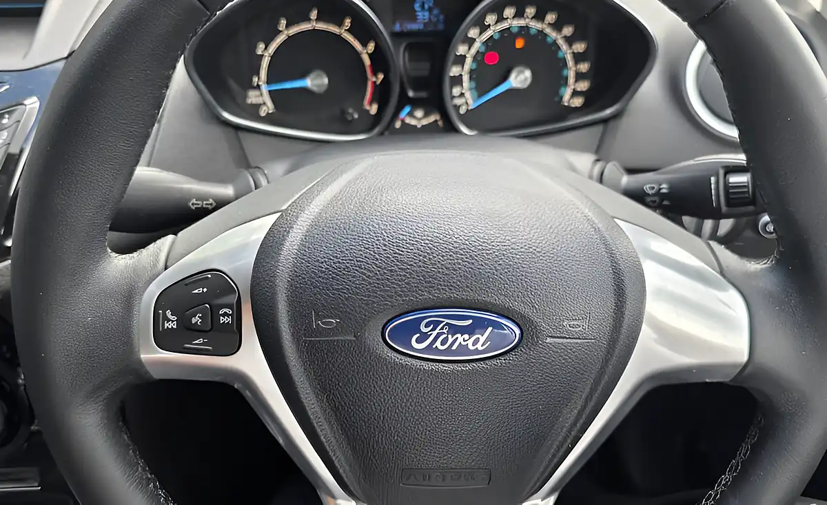 Used 2013 Ford Fiesta Zetec Frozen White - Interior and Exterior details 15