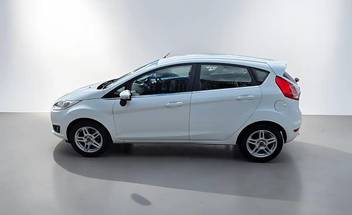 Used 2013 Ford Fiesta Zetec Frozen White - Interior and Exterior details 5