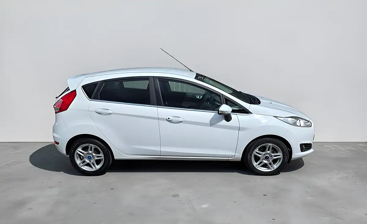 Used 2013 Ford Fiesta Zetec Frozen White - Interior and Exterior details 9