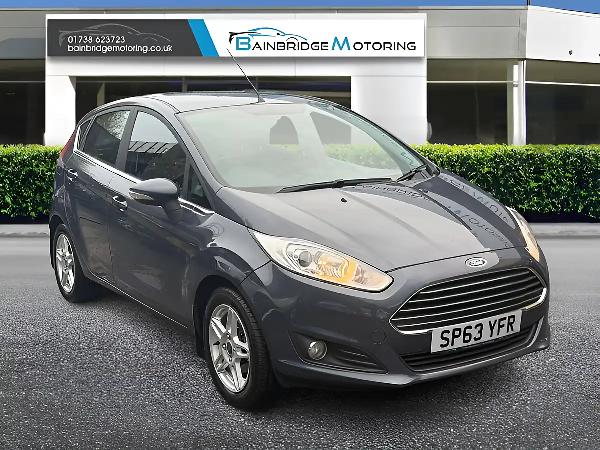 Used 2013 Ford Fiesta Zetec Grey - Front View