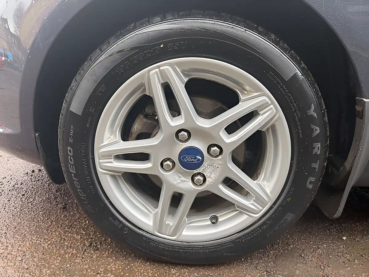 Used 2013 Ford Fiesta Zetec Grey - Interior and Exterior details 11