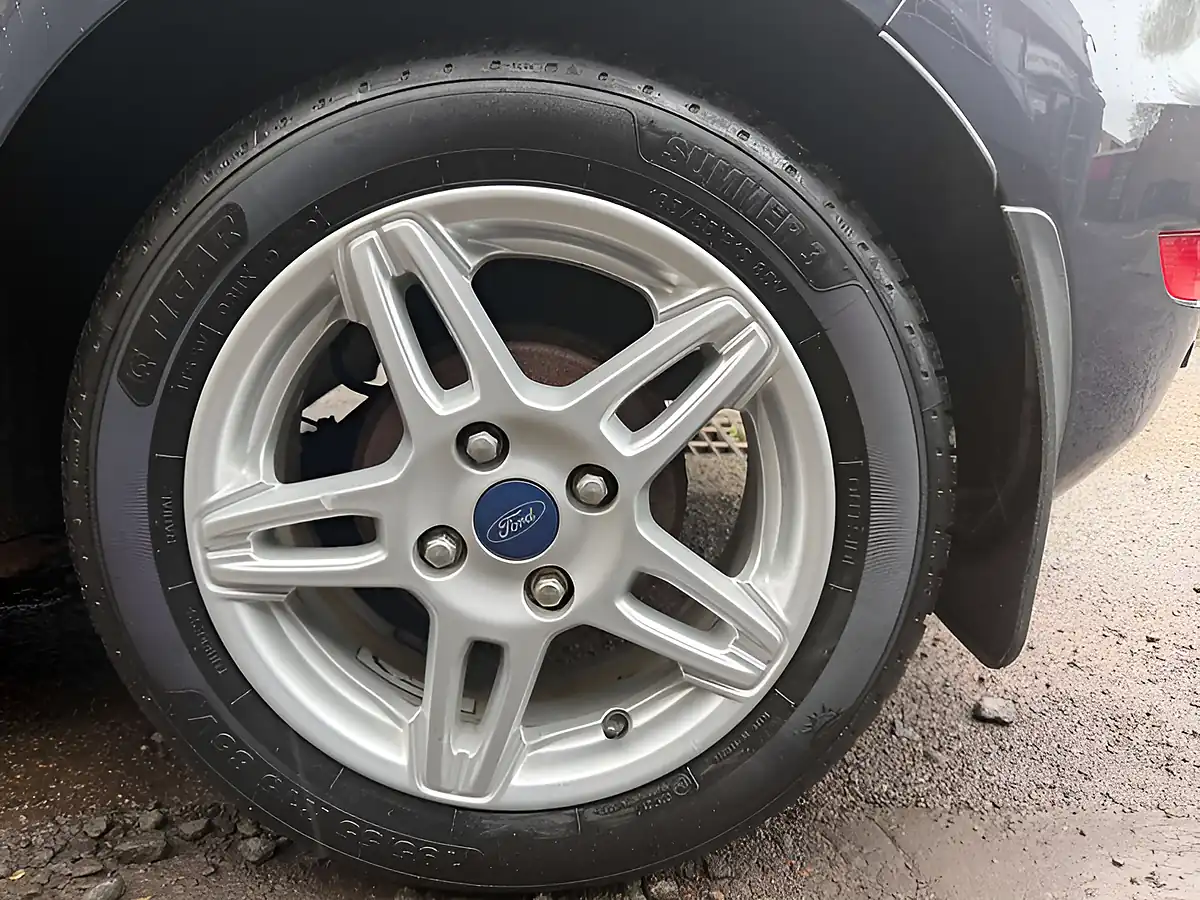 Used 2013 Ford Fiesta Zetec Grey - Interior and Exterior details 12
