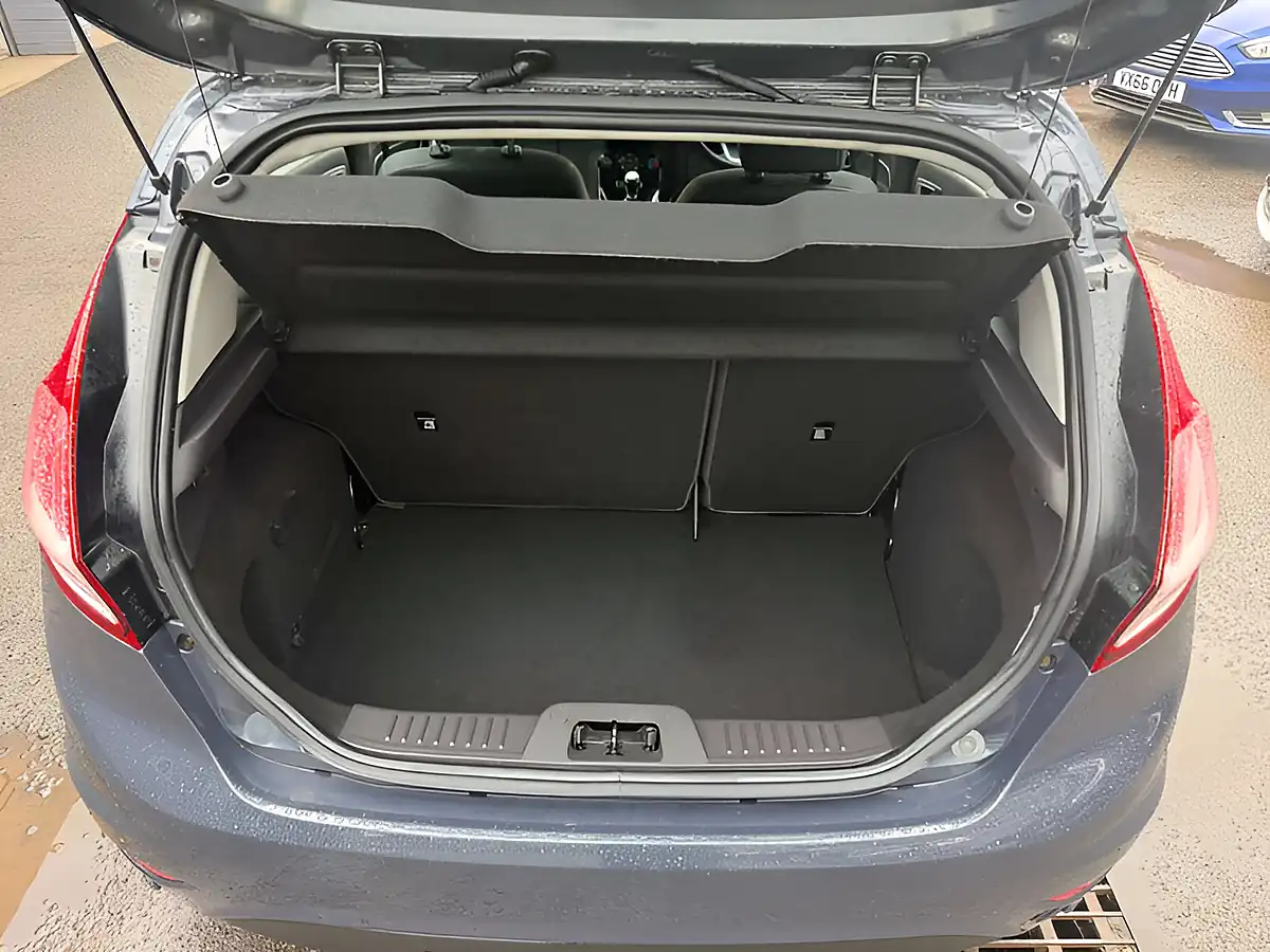 Used 2013 Ford Fiesta Zetec Grey - Interior and Exterior details 19