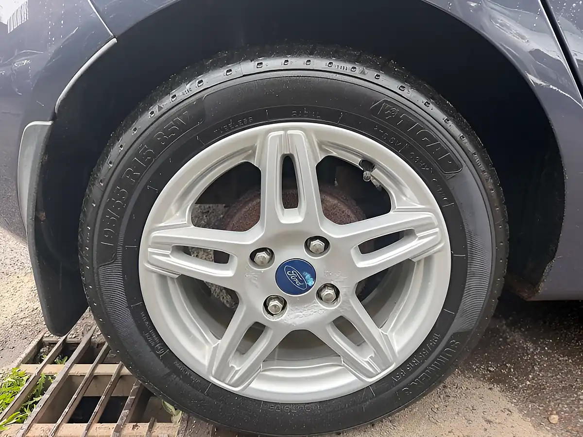 Used 2013 Ford Fiesta Zetec Grey - Interior and Exterior details 9