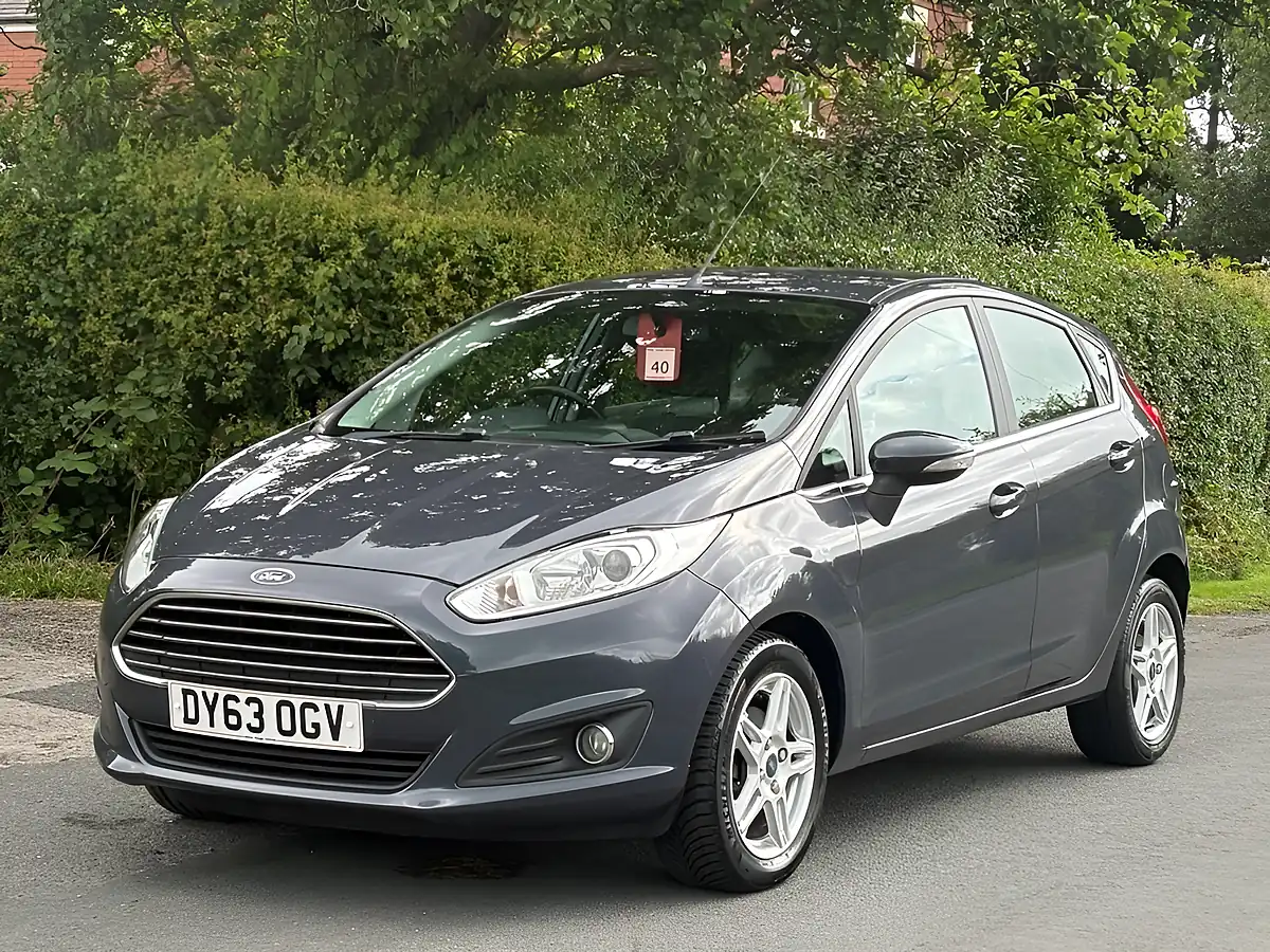 Used 2013 Ford Fiesta Zetec Grey - Front View