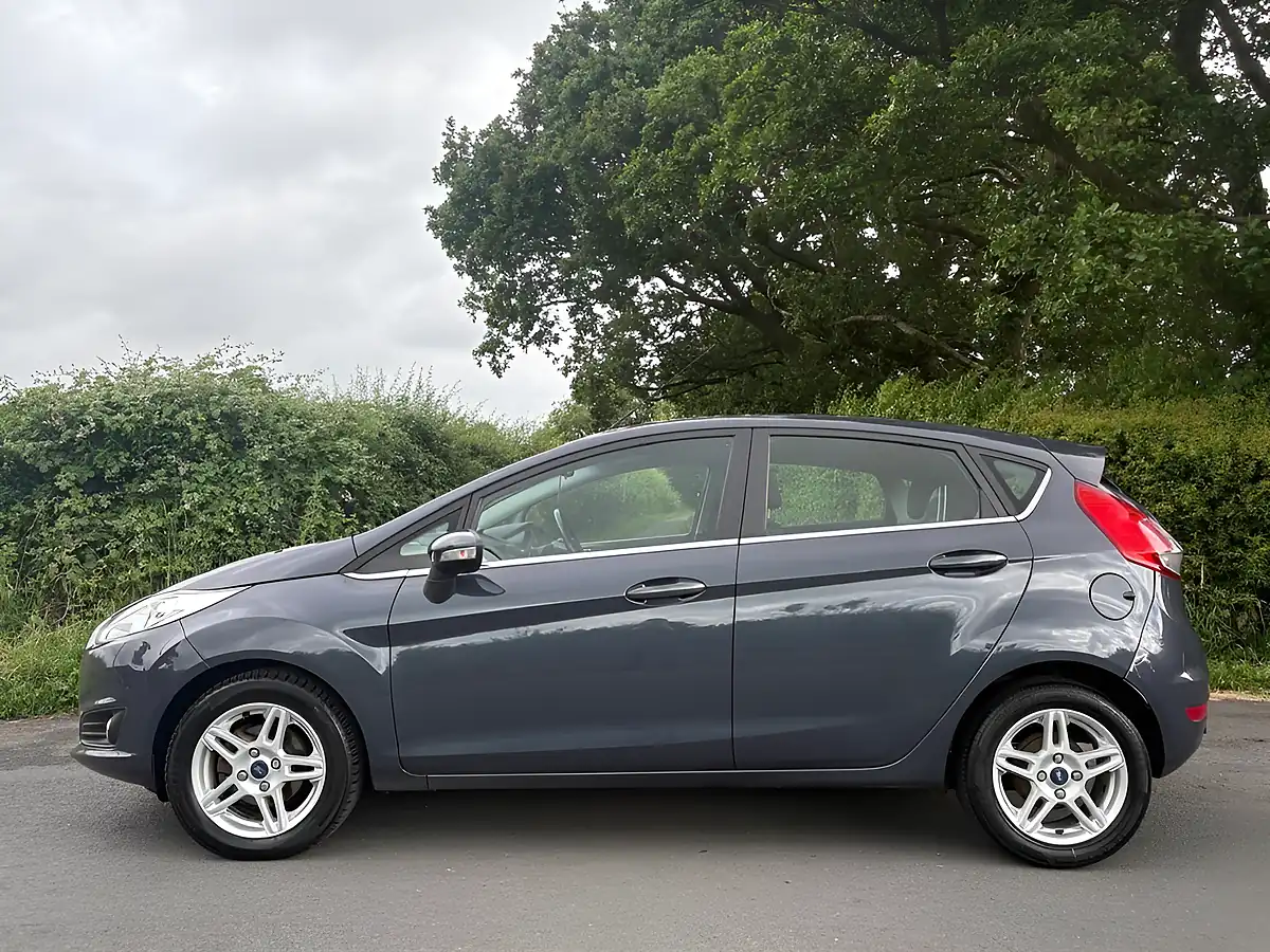 Used 2013 Ford Fiesta Zetec Grey - Interior and Exterior details 4