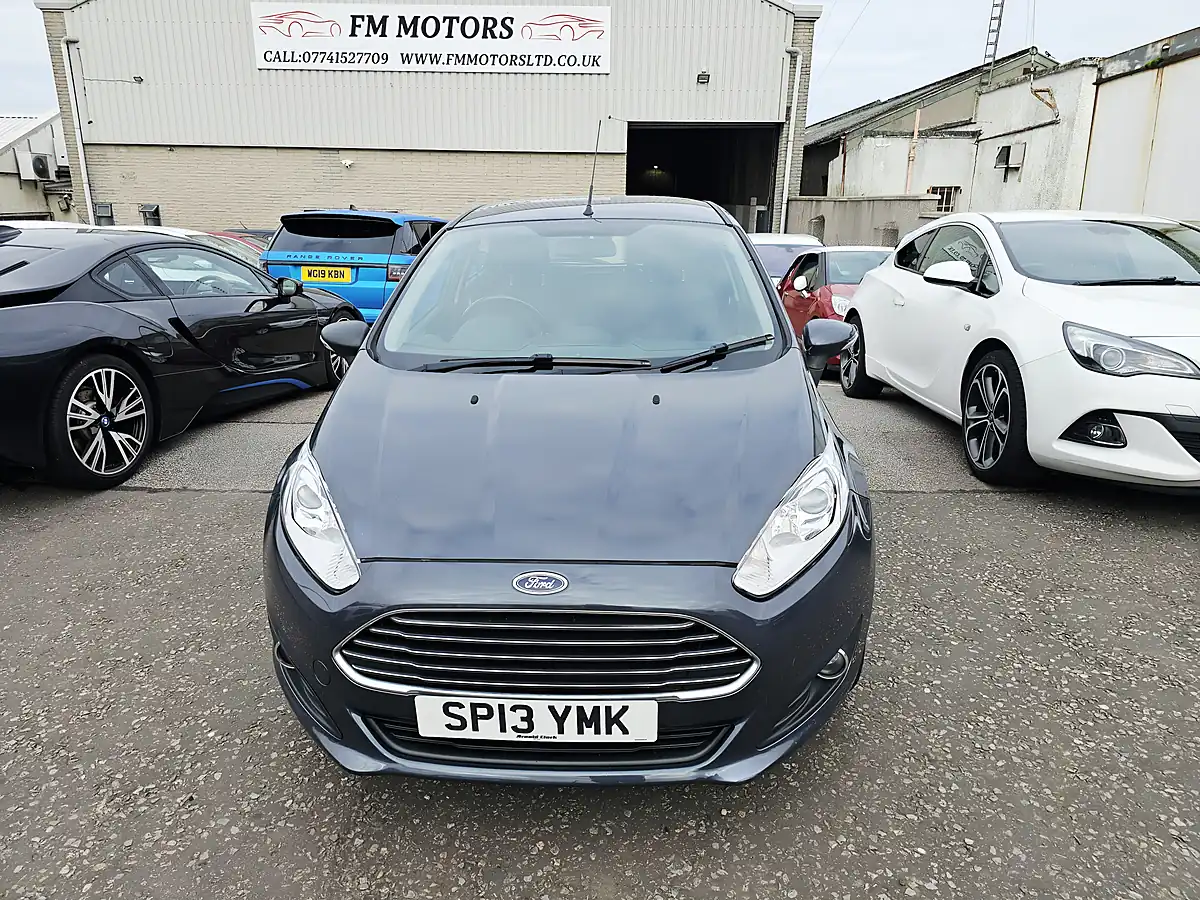 Used 2013 Ford Fiesta Zetec Grey - Front View