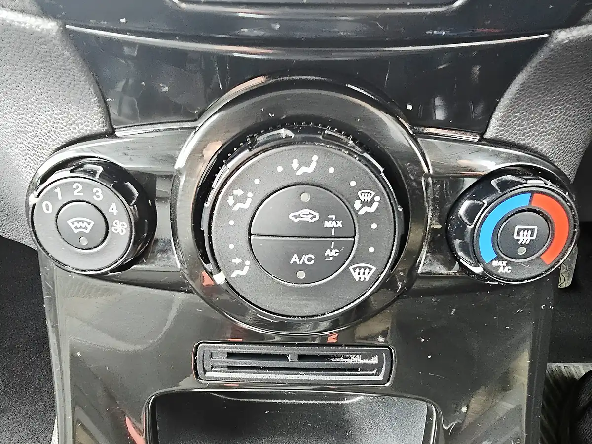 Used 2013 Ford Fiesta Zetec Grey - Interior and Exterior details 13