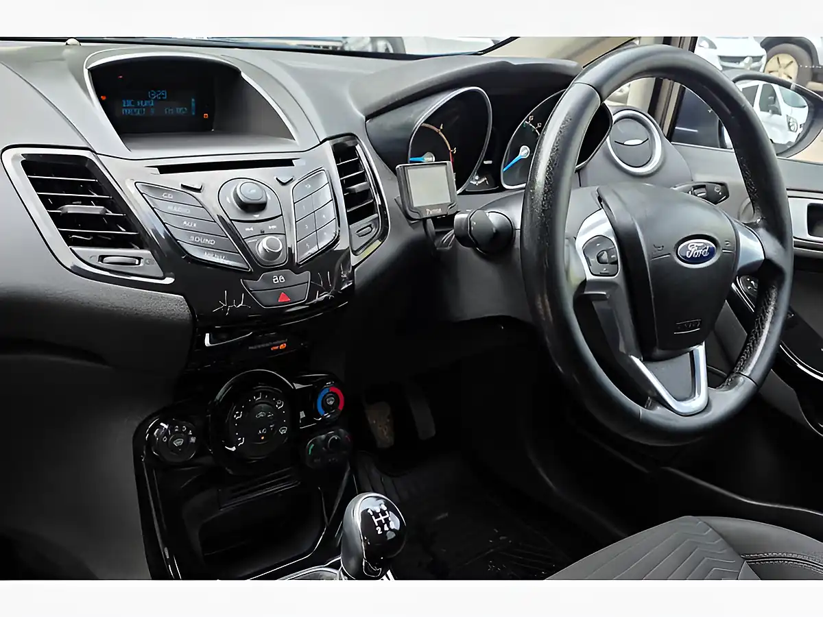 Used 2013 Ford Fiesta Zetec Grey - Interior and Exterior details 20