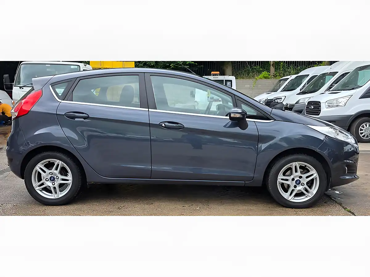 Used 2013 Ford Fiesta Zetec Grey - Interior and Exterior details 5