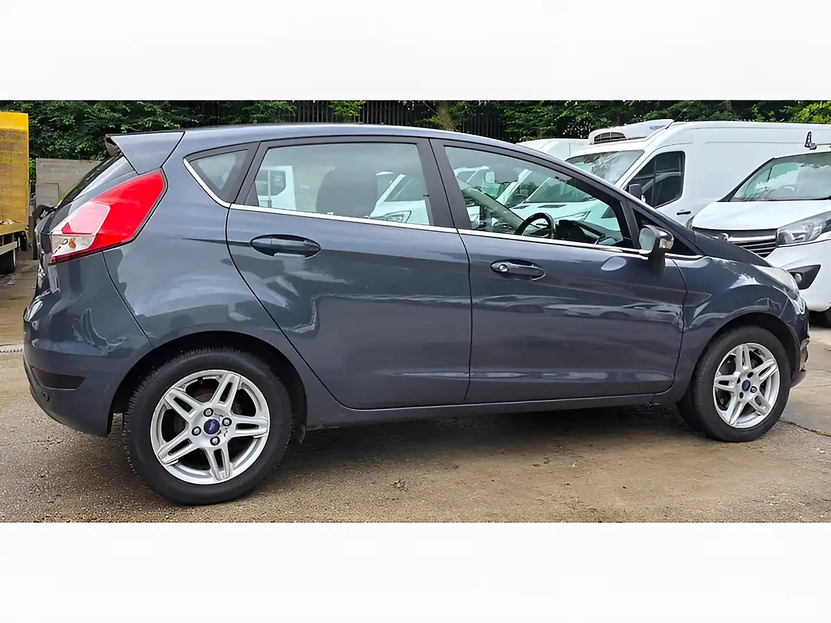 Used 2013 Ford Fiesta Zetec Grey - Interior and Exterior details 6