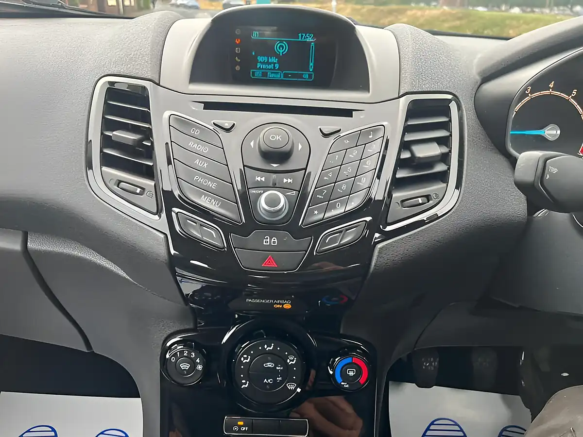 Used 2013 Ford Fiesta Zetec Grey - Interior and Exterior details 13