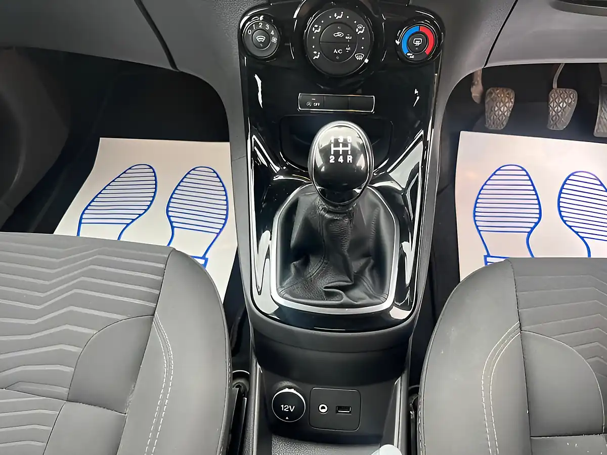 Used 2013 Ford Fiesta Zetec Grey - Interior and Exterior details 14