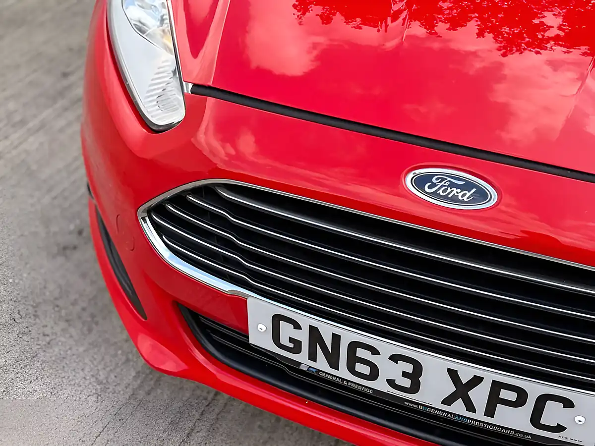 Used 2013 Ford Fiesta Zetec Race Red - Interior and Exterior details 14