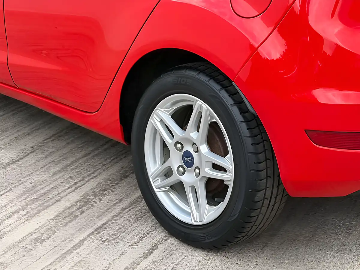 Used 2013 Ford Fiesta Zetec Race Red - Interior and Exterior details 16