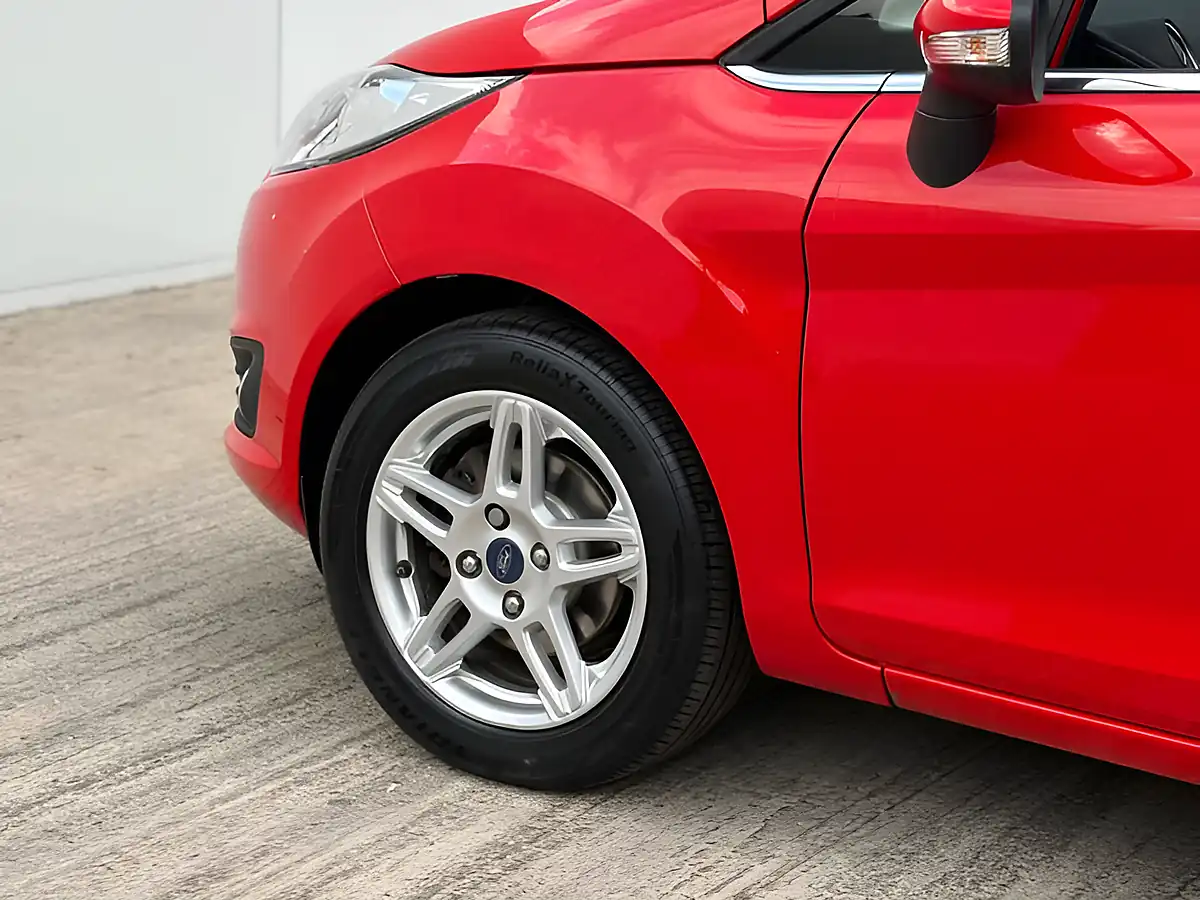 Used 2013 Ford Fiesta Zetec Race Red - Interior and Exterior details 17