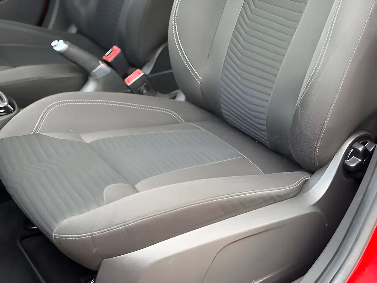 Used 2013 Ford Fiesta Zetec Race Red - Interior and Exterior details 19