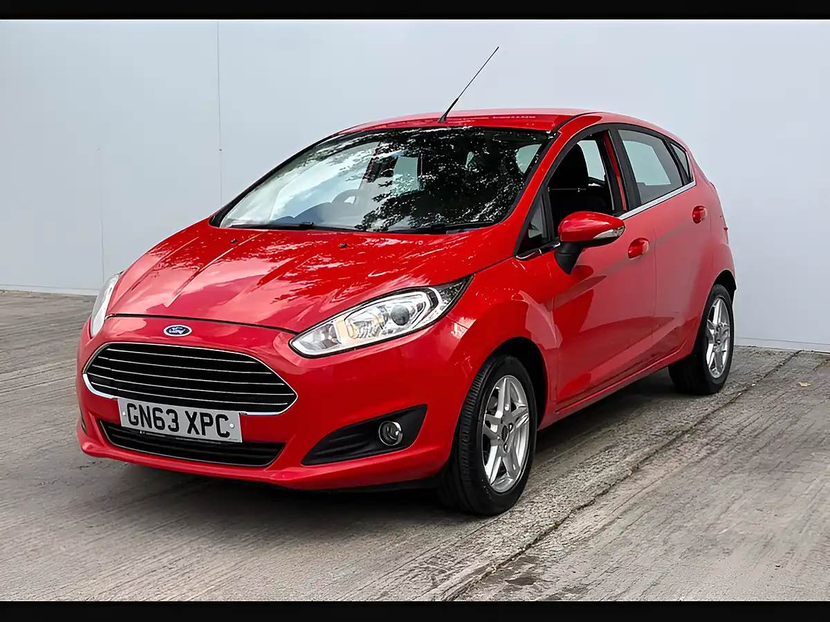 Used 2013 Ford Fiesta Zetec Race Red - Interior and Exterior details 6