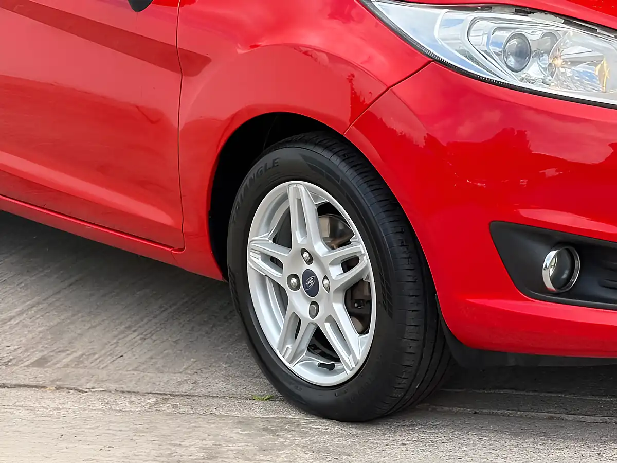 Used 2013 Ford Fiesta Zetec Race Red - Interior and Exterior details 8
