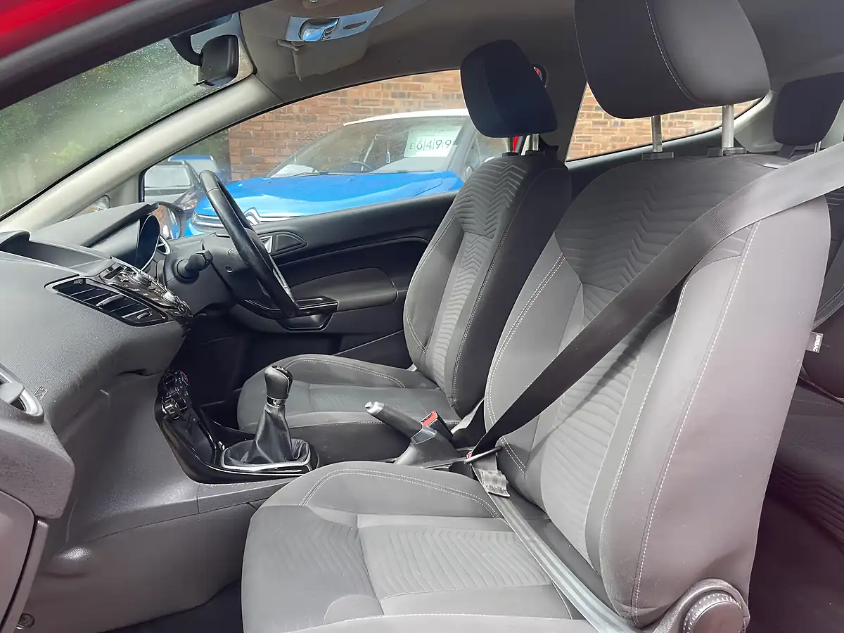 Used 2013 Ford Fiesta Zetec Red - Interior and Exterior details 18