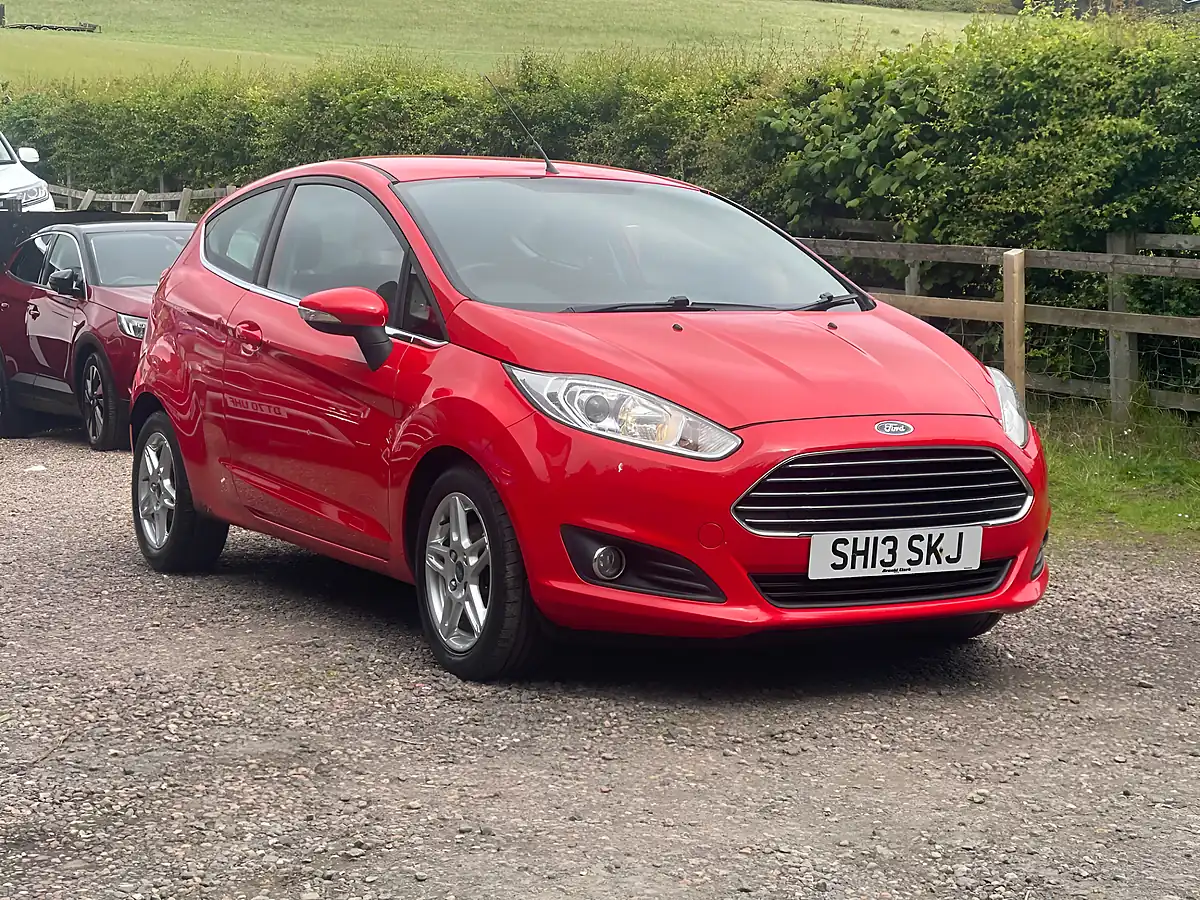 Used 2013 Ford Fiesta Zetec Red - Interior and Exterior details 3