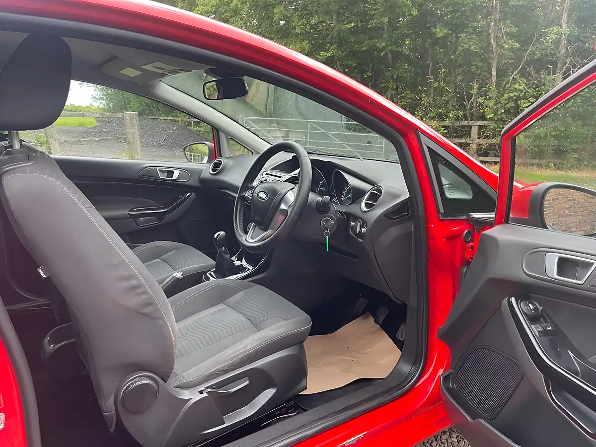Used 2013 Ford Fiesta Zetec Red - Interior and Exterior details 8