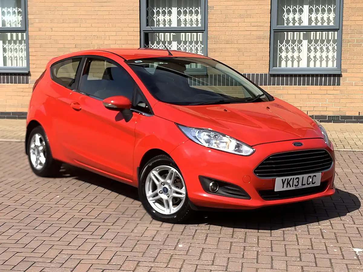 Used 2013 Ford Fiesta Zetec Red - Front View