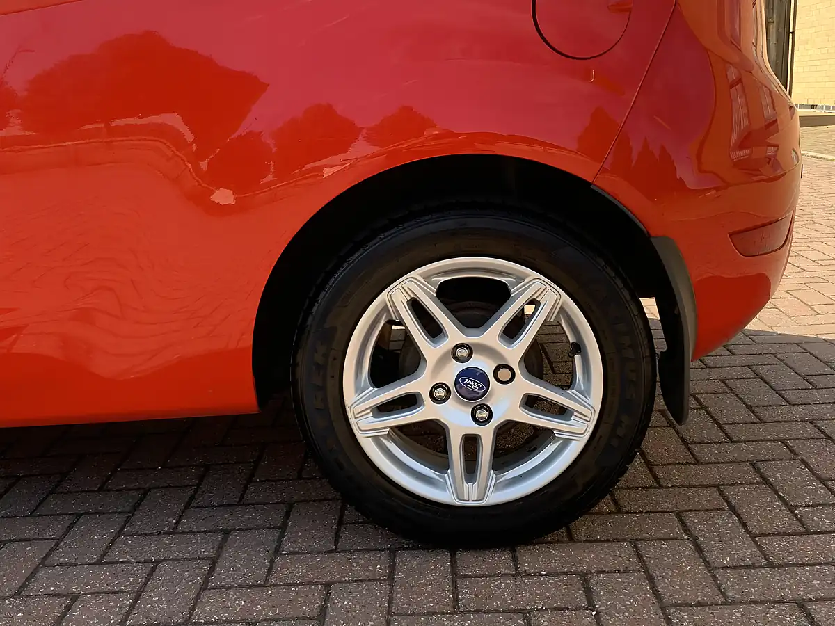 Used 2013 Ford Fiesta Zetec Red - Interior and Exterior details 11