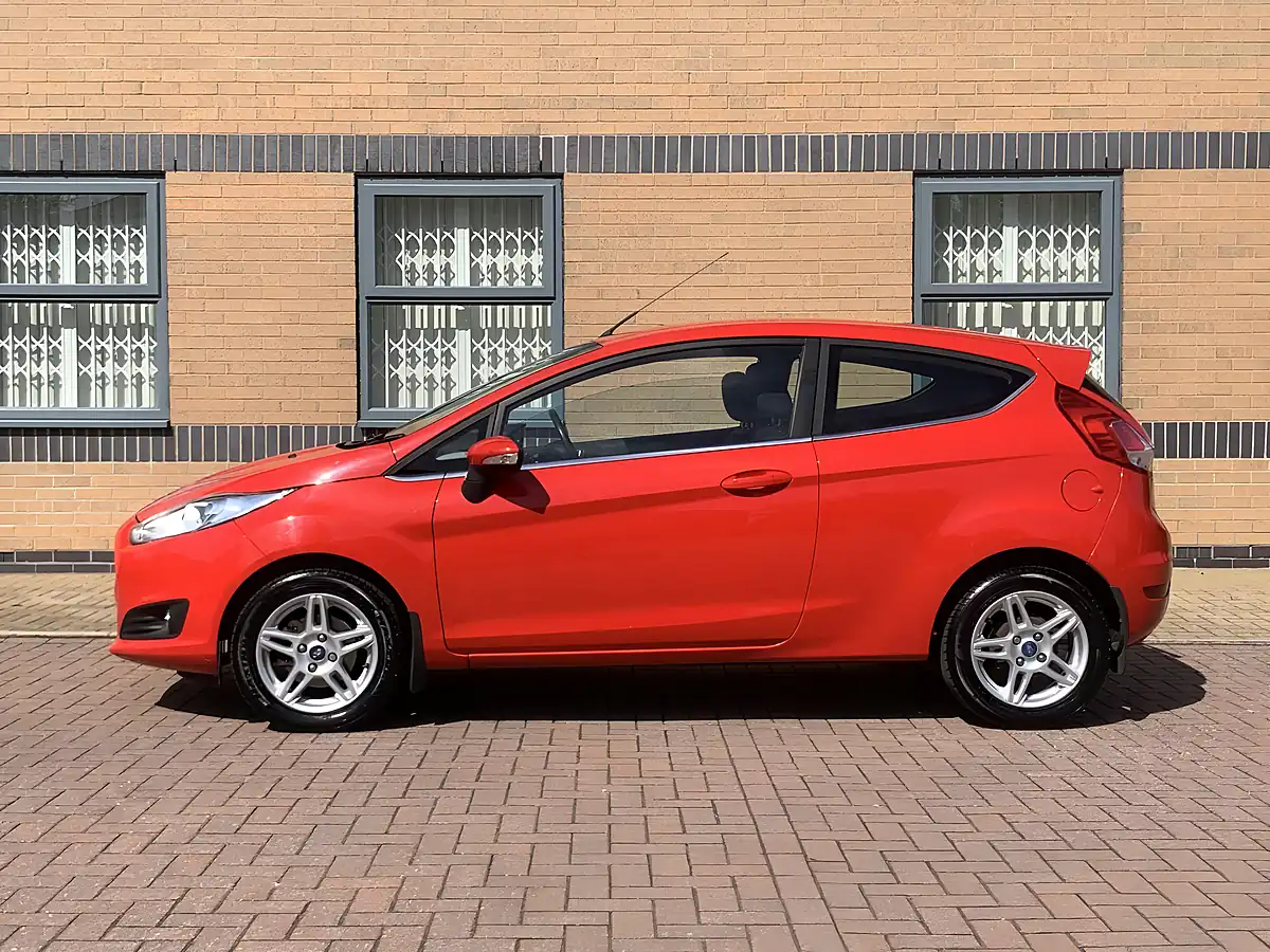 Used 2013 Ford Fiesta Zetec Red - Interior and Exterior details 4