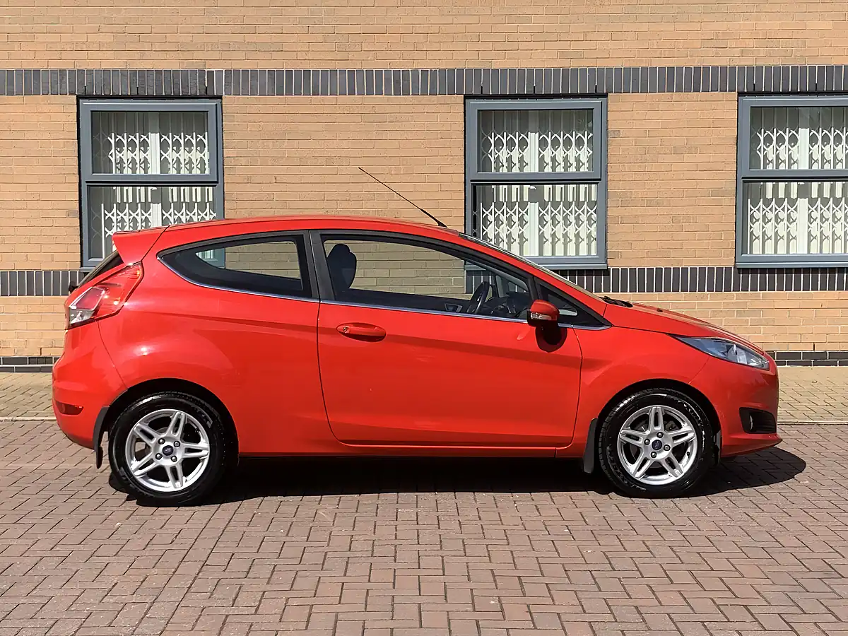 Used 2013 Ford Fiesta Zetec Red - Interior and Exterior details 6