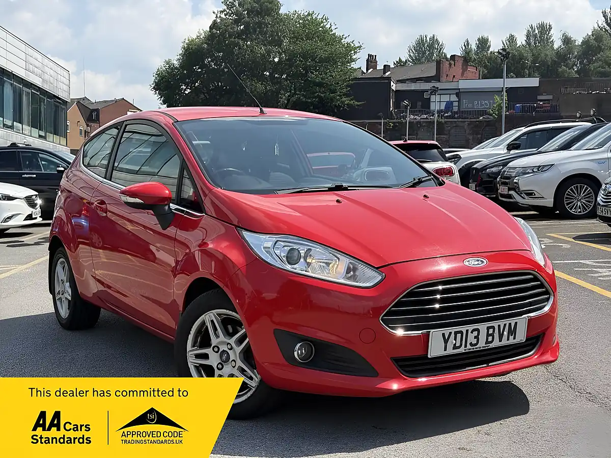 Used 2013 Ford Fiesta Zetec Red - Front View
