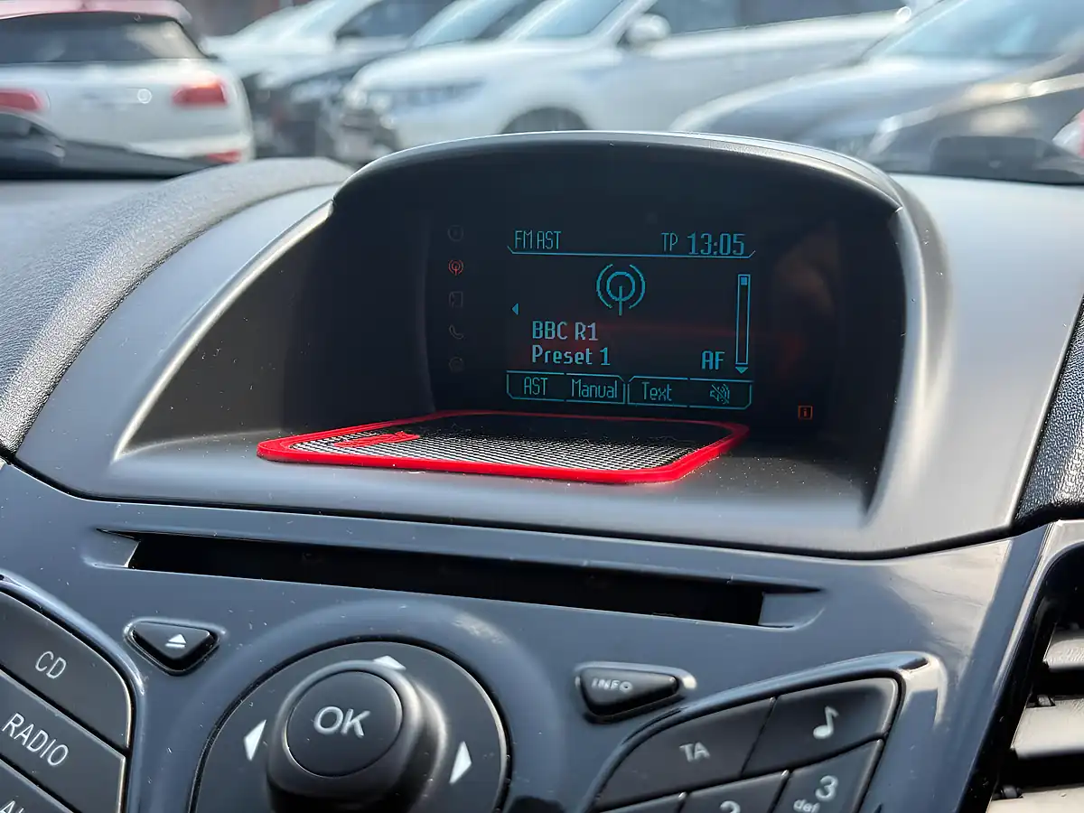 Used 2013 Ford Fiesta Zetec Red - Interior and Exterior details 16