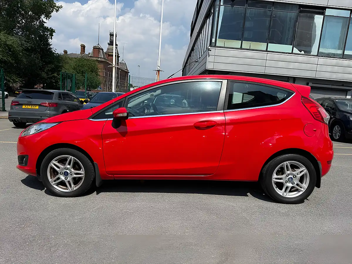Used 2013 Ford Fiesta Zetec Red - Interior and Exterior details 7