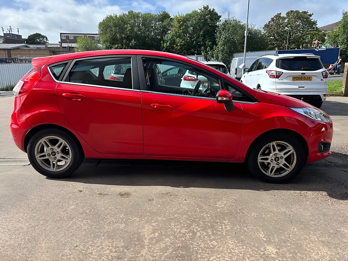 Used 2013 Ford Fiesta Zetec Red - Interior and Exterior details 8