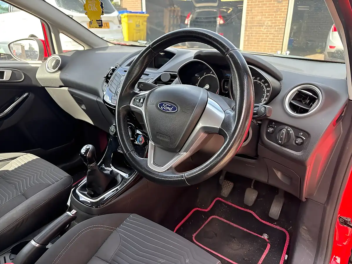 Used 2013 Ford Fiesta Zetec Red - Interior and Exterior details 9