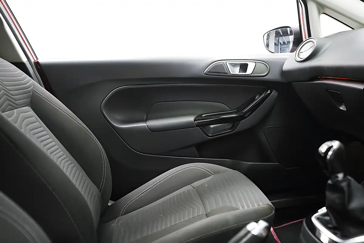 Used 2013 Ford Fiesta Zetec Red - Interior and Exterior details 10