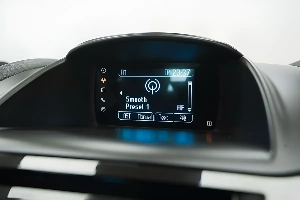 Used 2013 Ford Fiesta Zetec Red - Interior and Exterior details 17