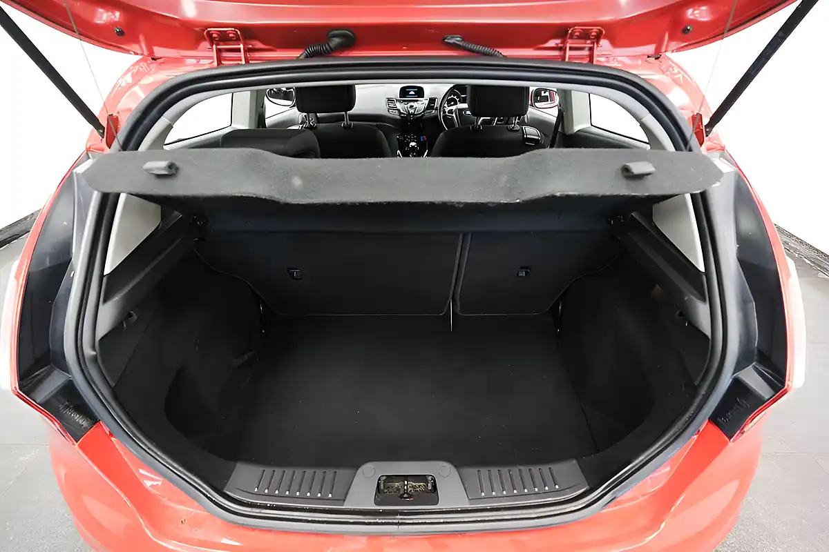 Used 2013 Ford Fiesta Zetec Red - Interior and Exterior details 6