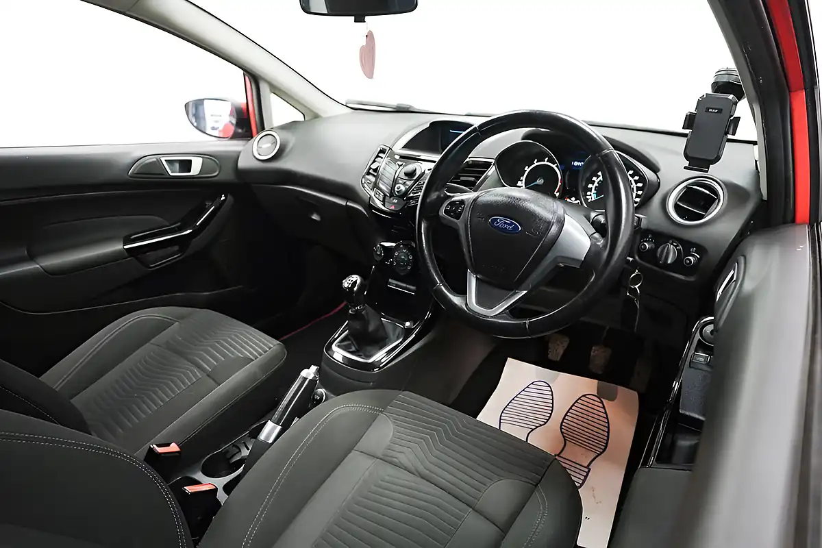 Used 2013 Ford Fiesta Zetec Red - Interior and Exterior details 7