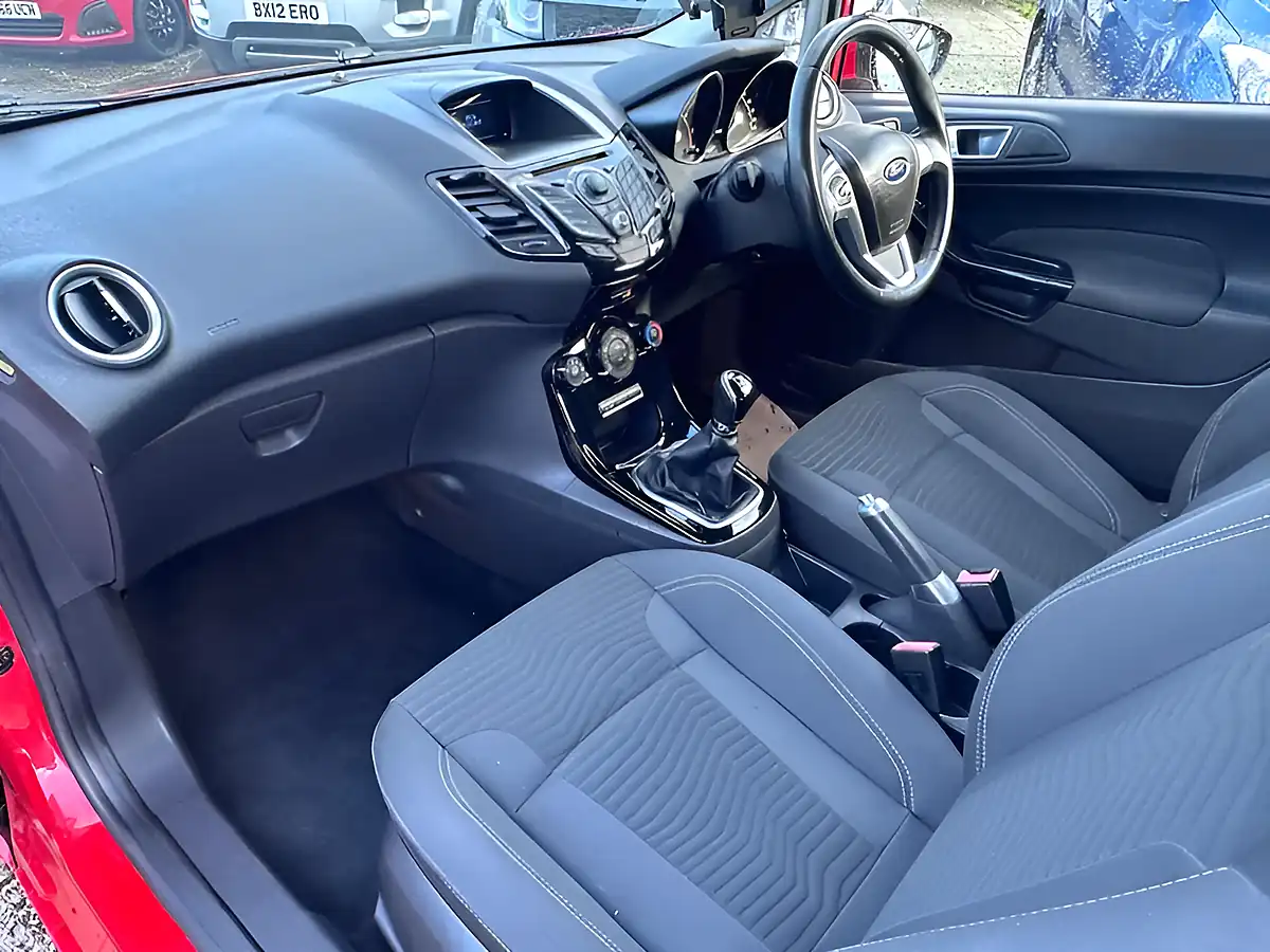 Used 2013 Ford Fiesta Zetec Red - Interior and Exterior details 4