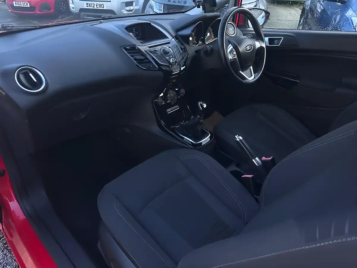 Used 2013 Ford Fiesta Zetec Red - Interior and Exterior details 9