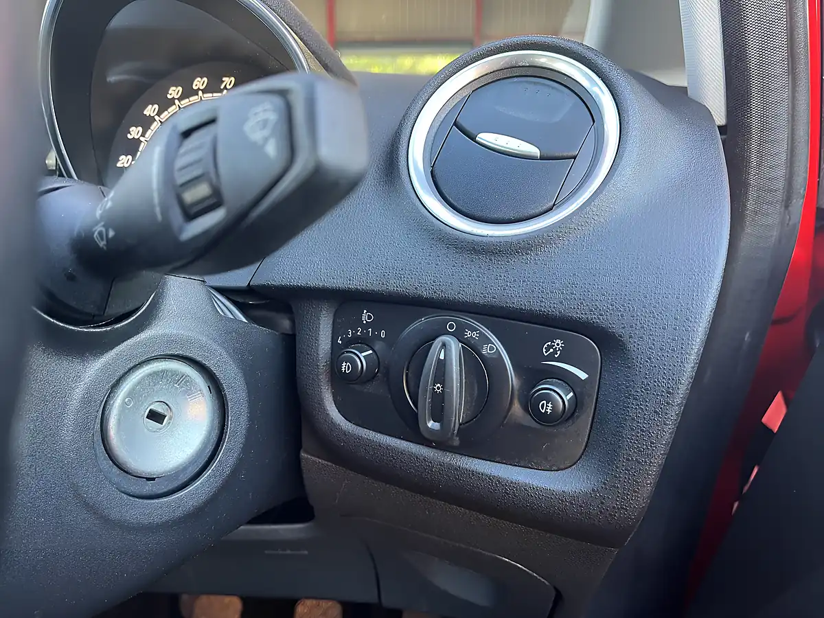 Used 2013 Ford Fiesta Zetec Red - Interior and Exterior details 16