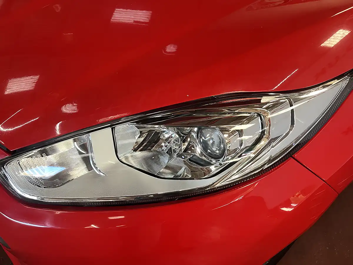Used 2013 Ford Fiesta Zetec Red - Interior and Exterior details 18