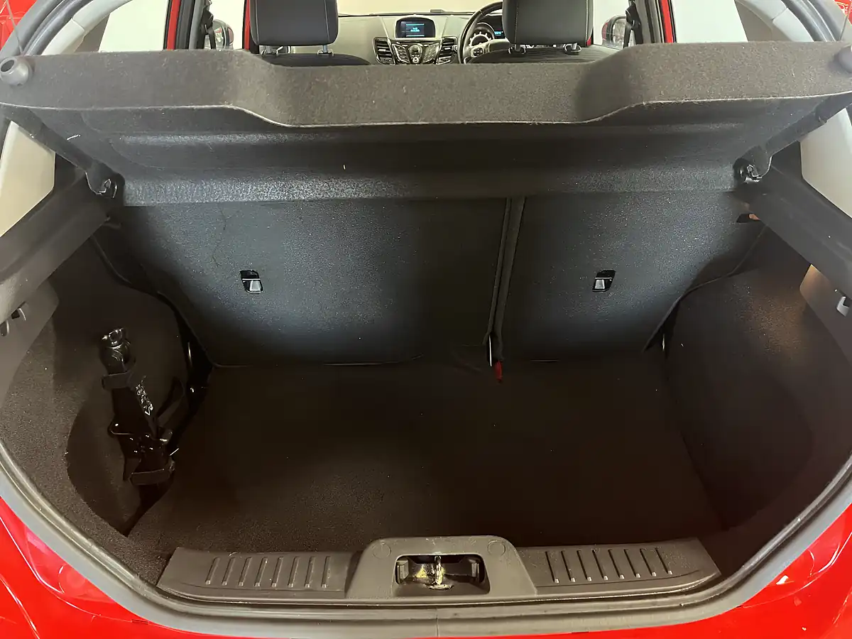 Used 2013 Ford Fiesta Zetec Red - Interior and Exterior details 9