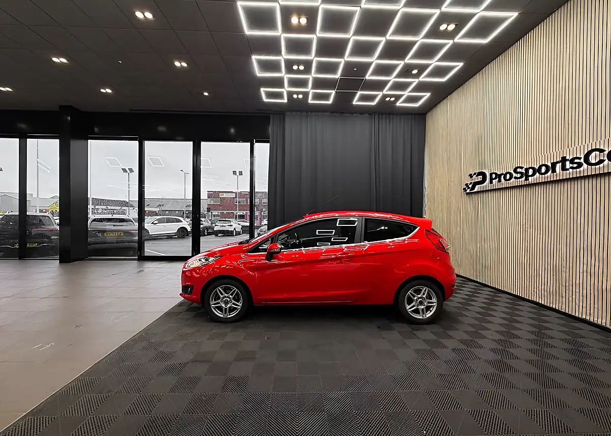 Used 2013 Ford Fiesta Zetec Red - Interior and Exterior details 10