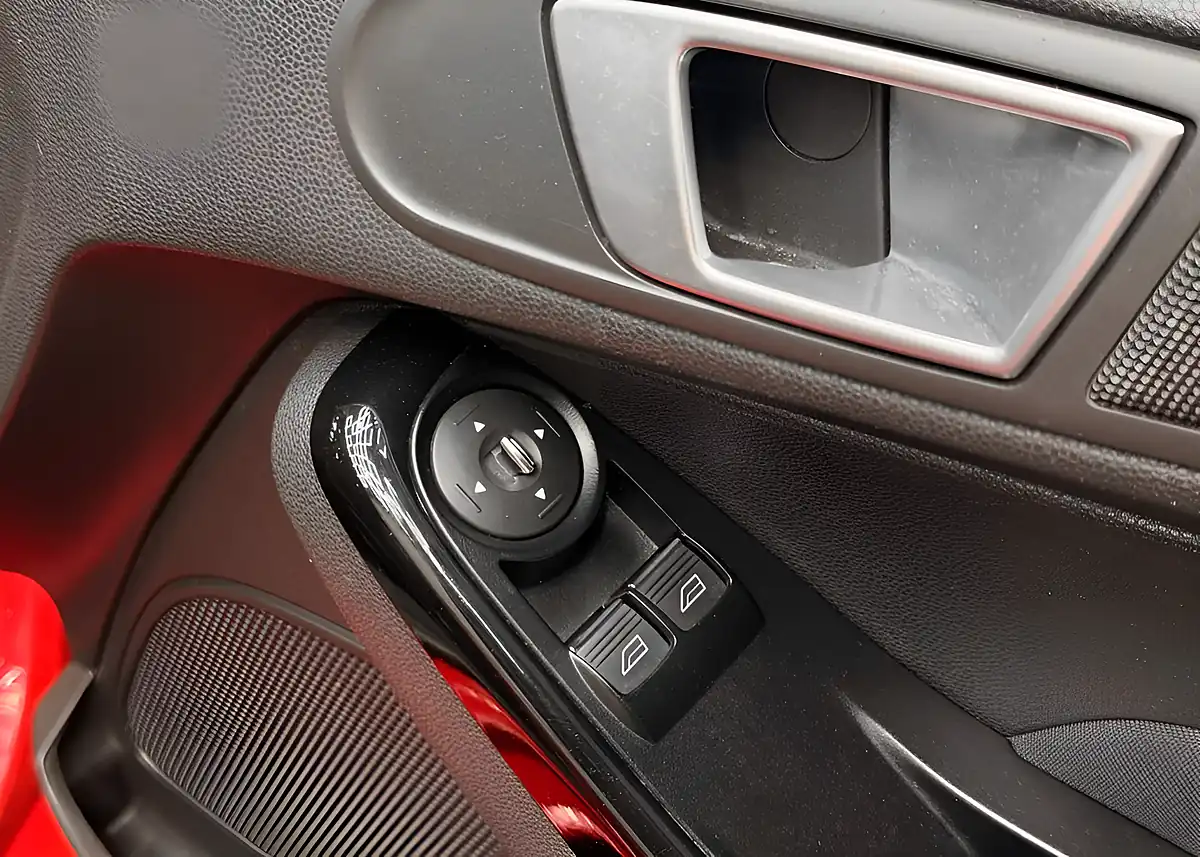 Used 2013 Ford Fiesta Zetec Red - Interior and Exterior details 16