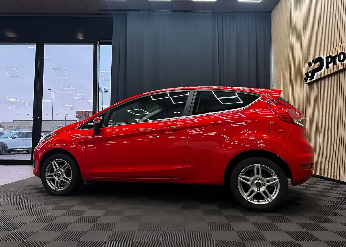Used 2013 Ford Fiesta Zetec Red - Interior and Exterior details 17