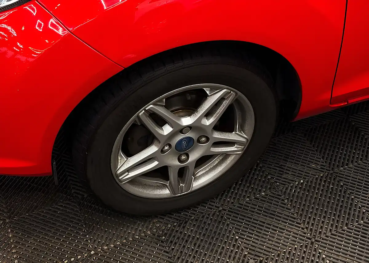 Used 2013 Ford Fiesta Zetec Red - Interior and Exterior details 20
